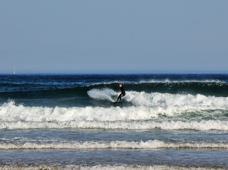 catelejo surfing snap with surf guide algarve