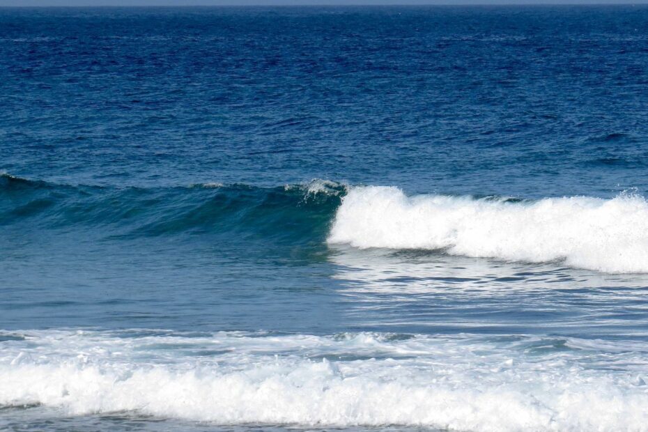 empty waves portugal surf guide algarve