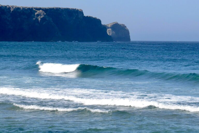 perfect empty waves portugal with surf guide algarve