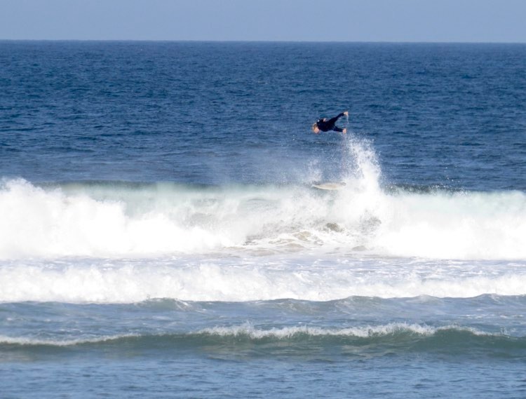 tonel surfing flying kick out surf guide algarve