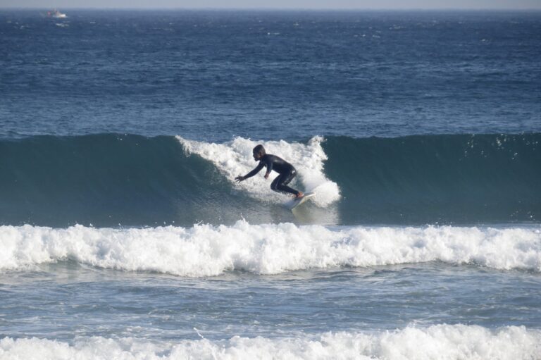 clean wave, local surfer cordoama beach with surf guide algarve