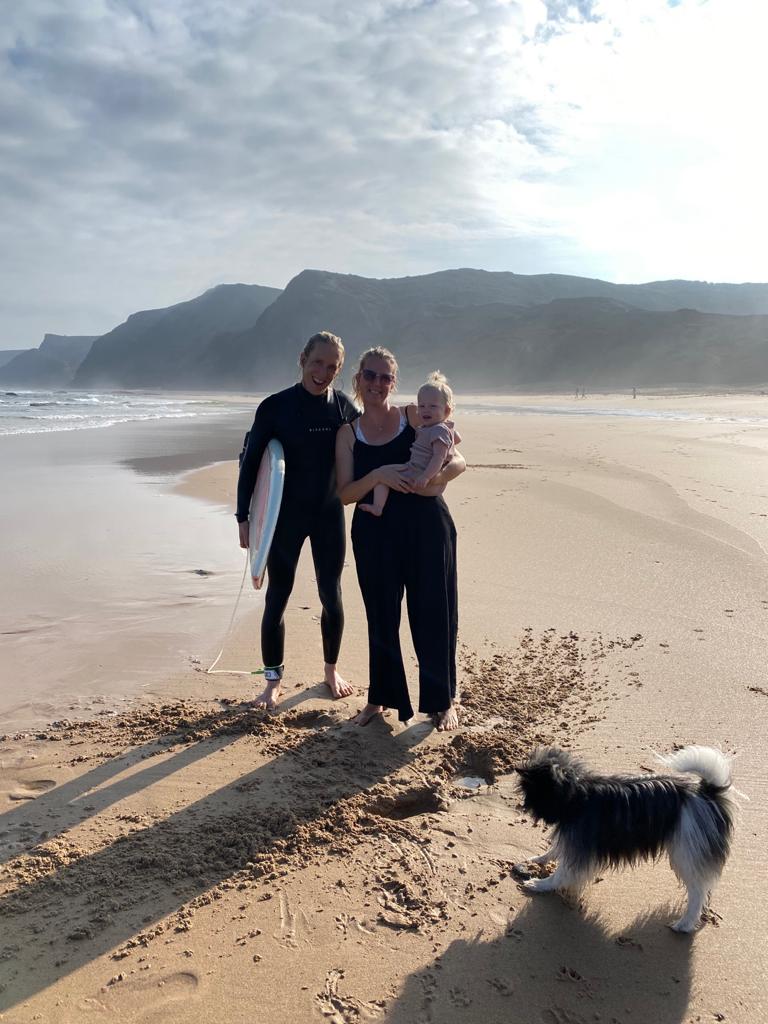 Surf Guide Algarve family on the beach