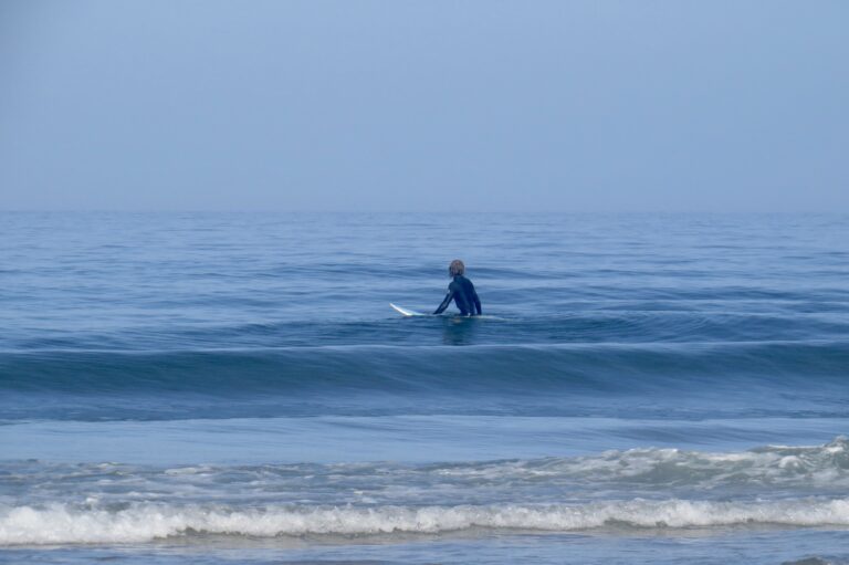 surfer waiting for the waves surf guide algarve