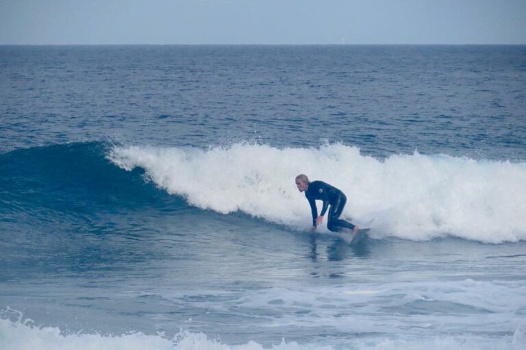 bottom turn surfing surf guide algarve cordoama