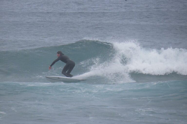 midlenght surfer surf guide algarve