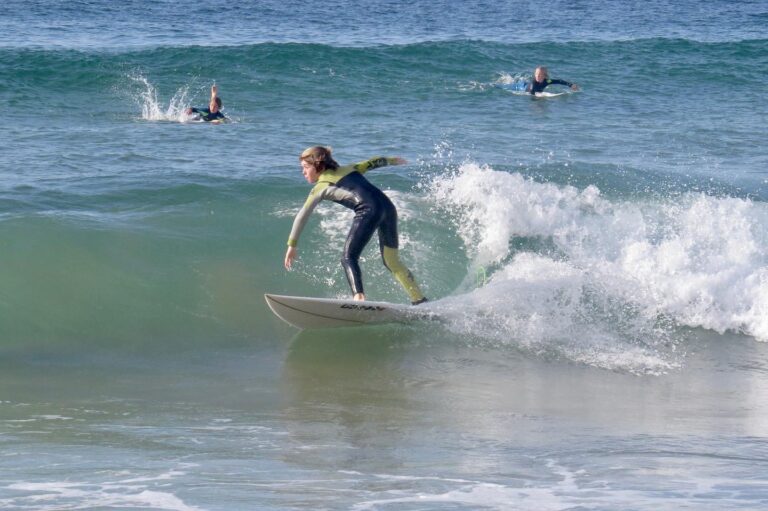 shortboard action gromm surfing surf guide algarve