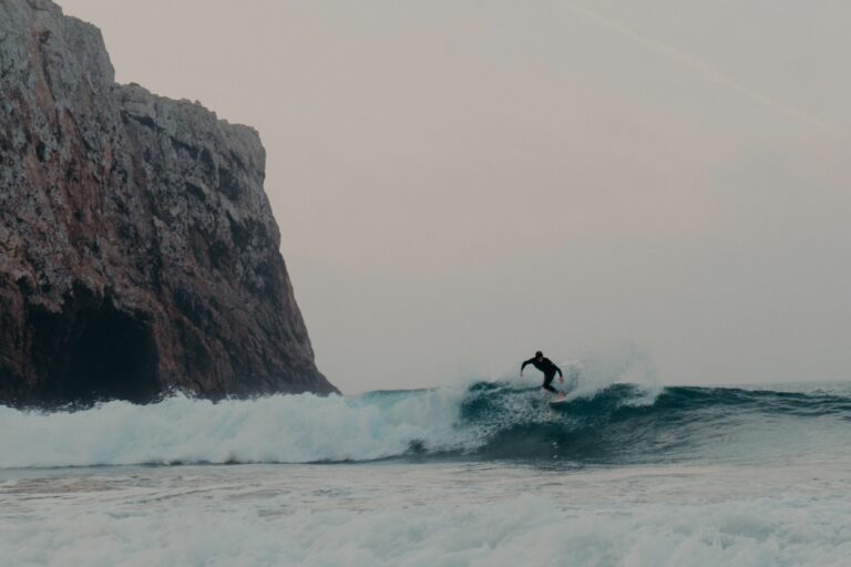 surf guide algarve backside turn baby spray