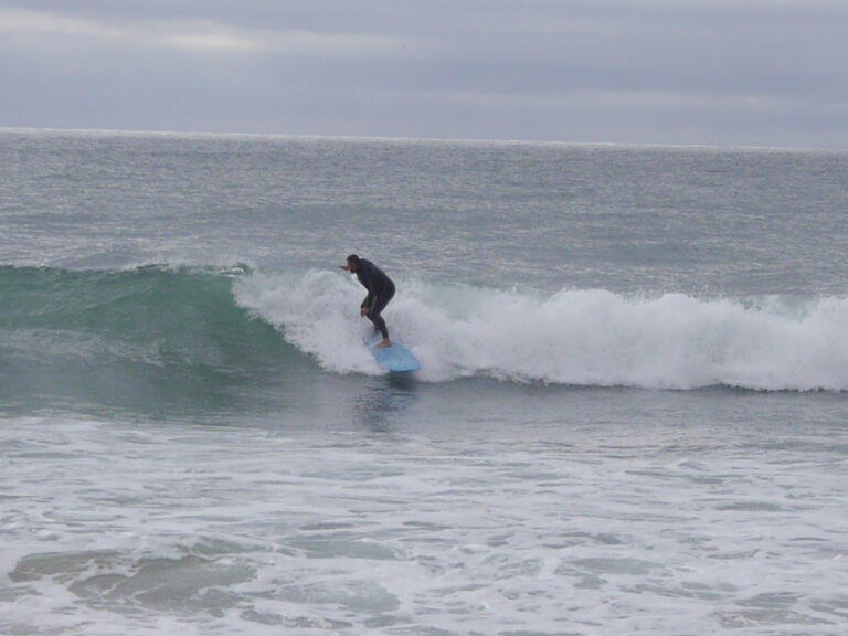 Porto de Mos surfing fun surf guide algarve
