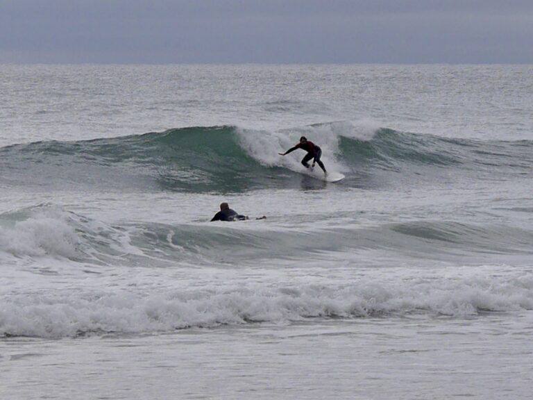 perfect peak surf guide algarve surfing porto de mos
