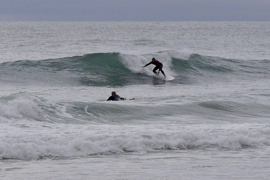 perfect peak surf guide algarve surfing porto de mos