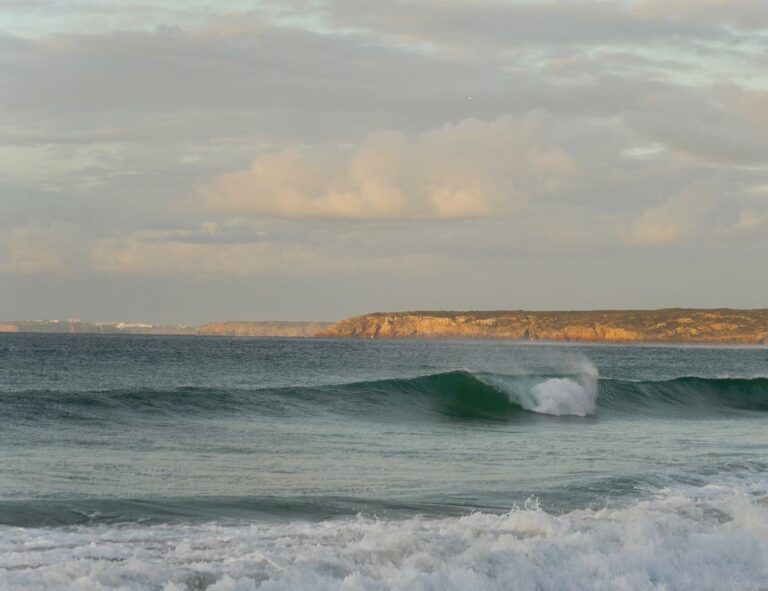 perfect right cabanas velhas surfing surf guide algarve