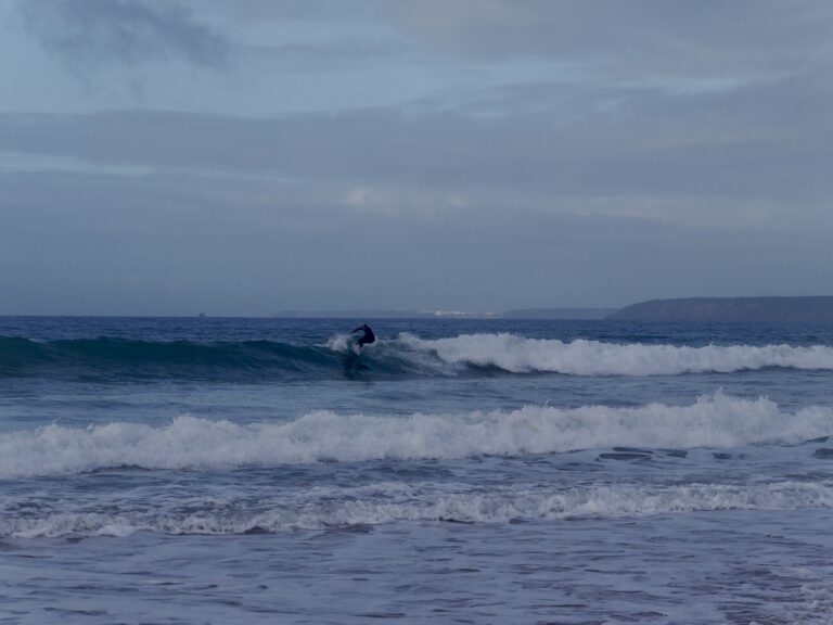 gentle right waves surf guide algarve