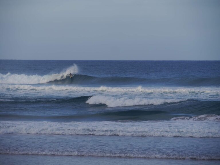 perfect waves good surfer surf guide algarve