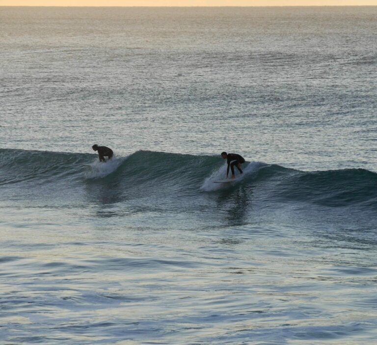 split peak with your mother surf guide algarve