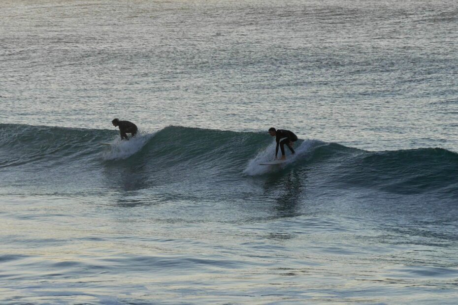 split peak with your mother surf guide algarve