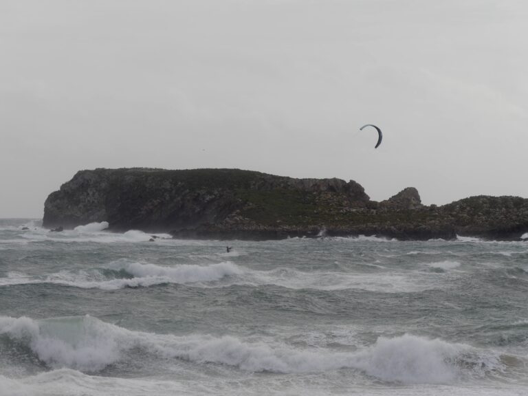 kitesurf session with surf guide algarve