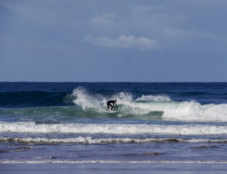 surfing good turn surf guide algarve