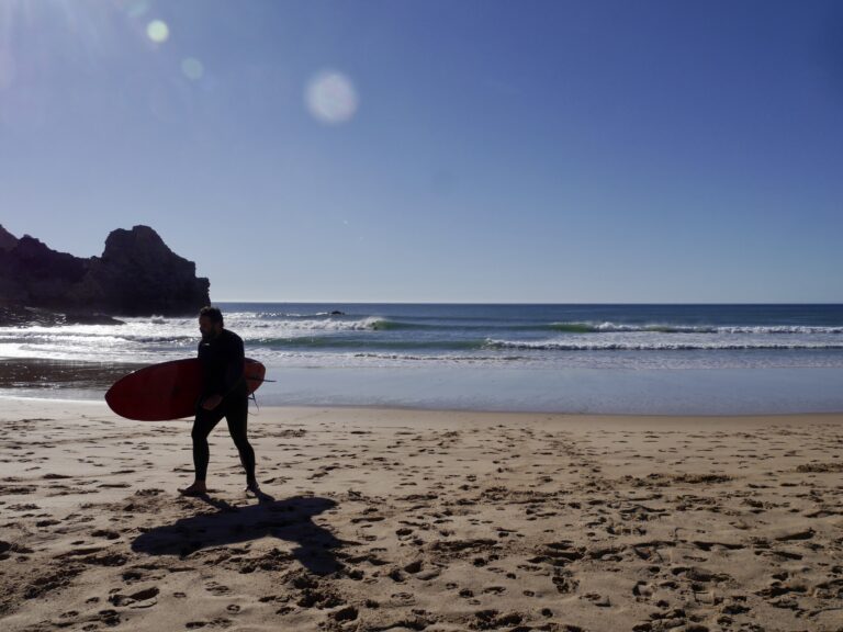 barranco surfer surf guide algarve