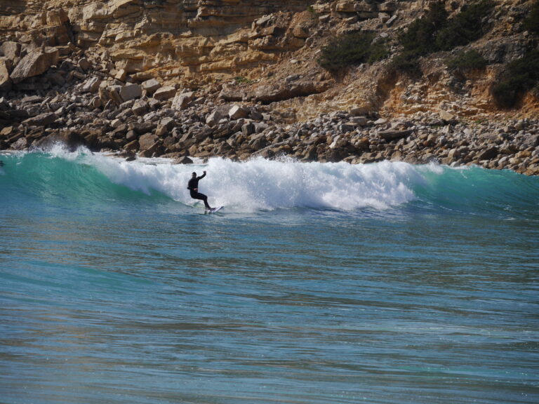 barranco waves surf guide algarve
