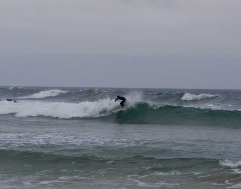 ingrina surfing empty with surf guide algarve