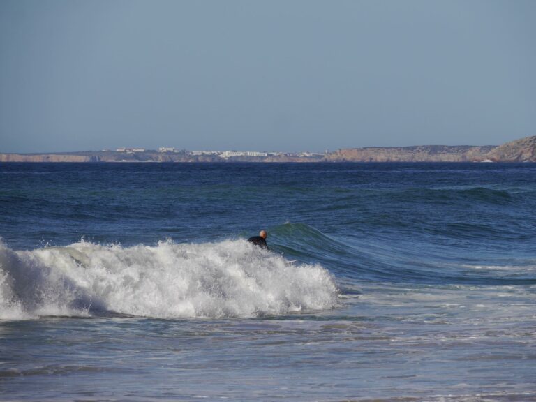 left hand wave cabanas velhas surf guide algarve