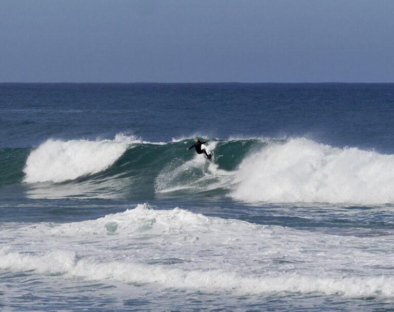 surf guide algarve surfing big turn1