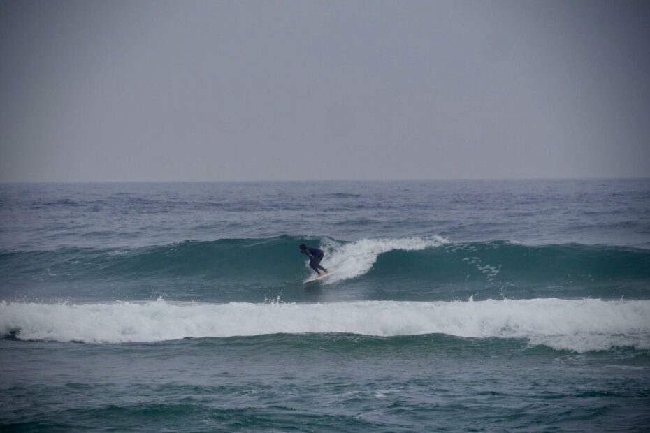 clean waves surfing castelejo surf guide algarve