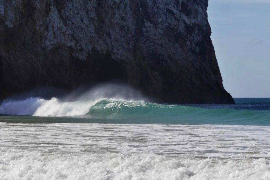 empty waves at beliche with surf guide algarve