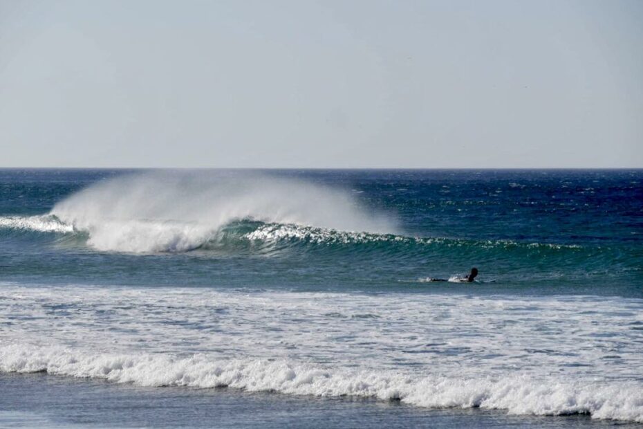 zavial offshore waves surf guide algarve