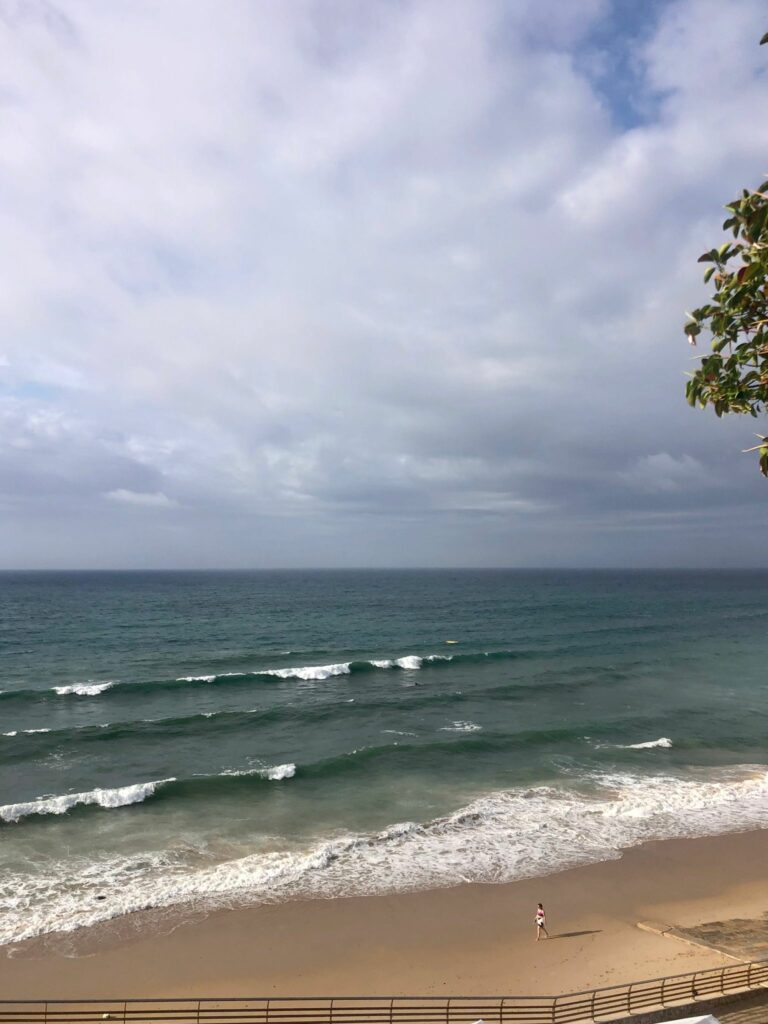 Burgau onshore summer waves surf guide algarve