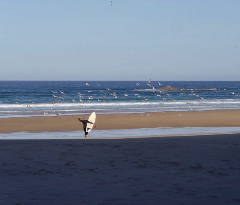 Stoked surfer early birds surf guide algarve