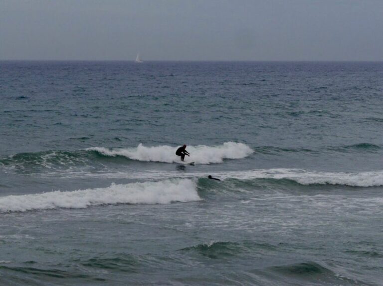 burgau small onshore waves surf guide algarve