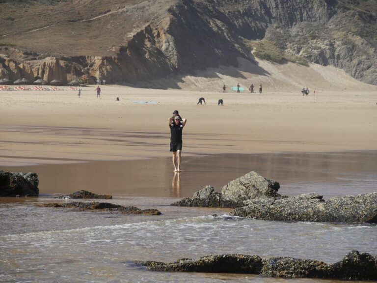 daddy surfer and baby, cordoama surf guide algarve