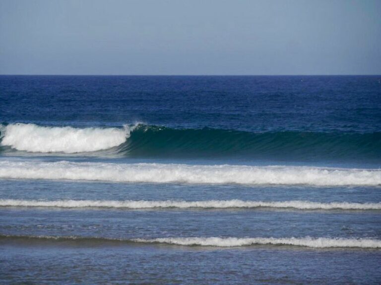 empty perfect waves summer, surf guide algarve