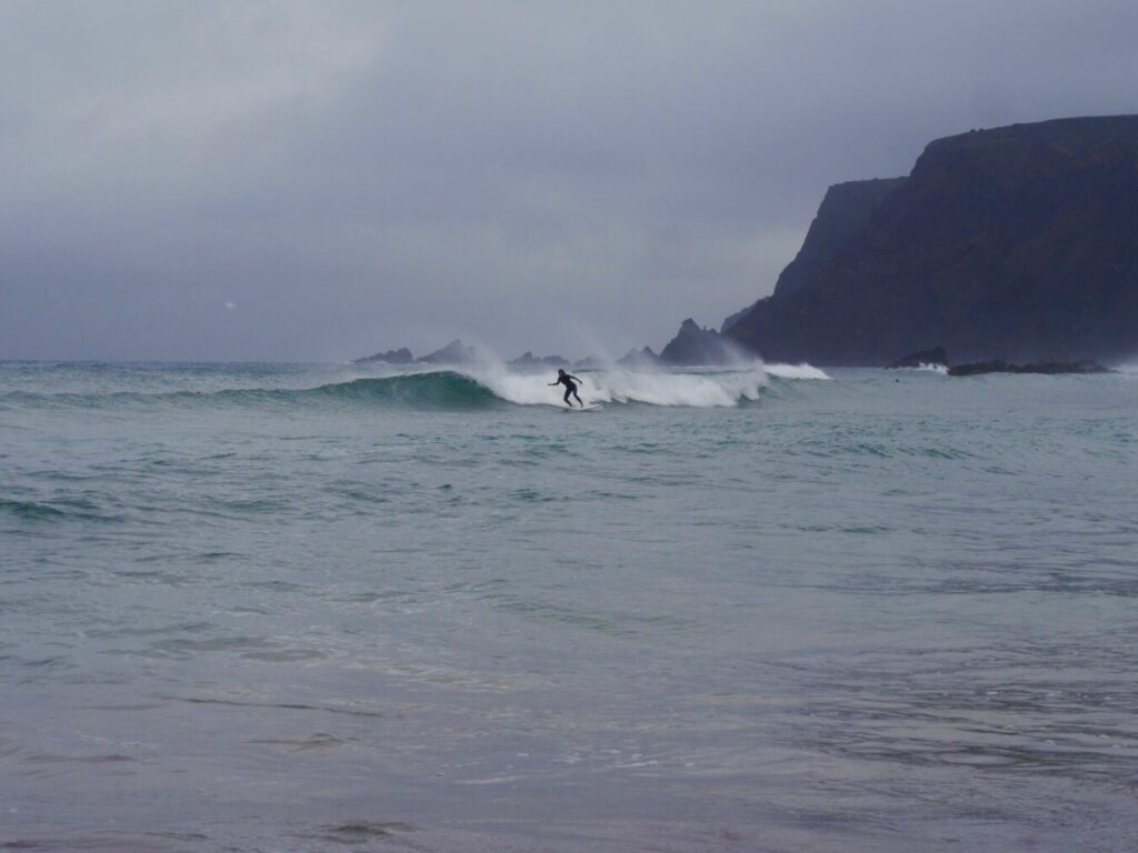 offshore small waves west coast with surf guide algarve