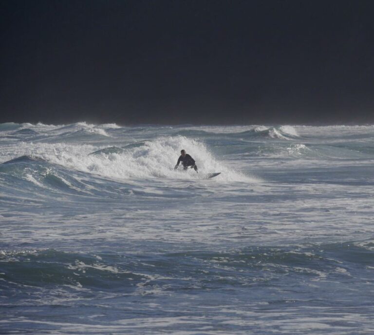 empty line up challenging sea, surf guide algarve west coast
