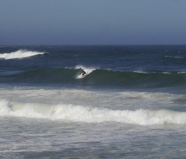 surf guide algarve large summer wave