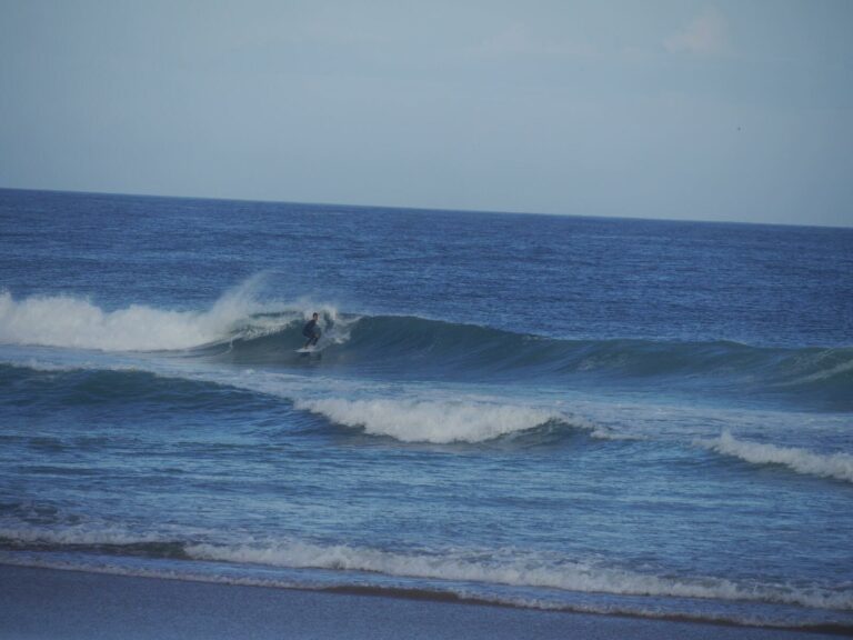 goofie foot going left surf guide algarve