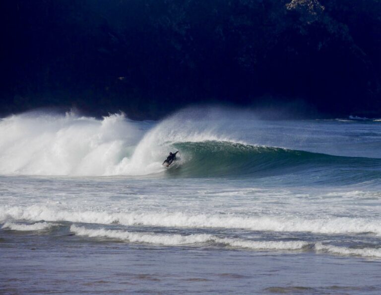 perfect barrel surfing, Surf Guide Algarve *ex pro