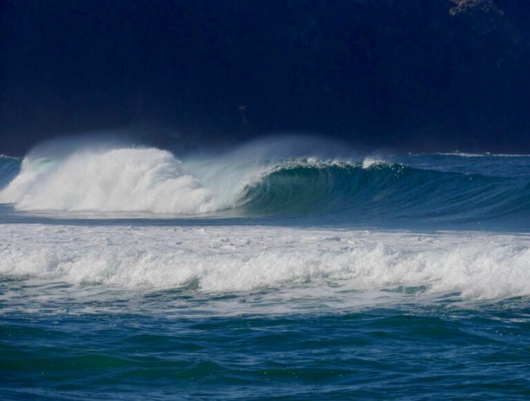 real waves, big barrels surf guide algarve