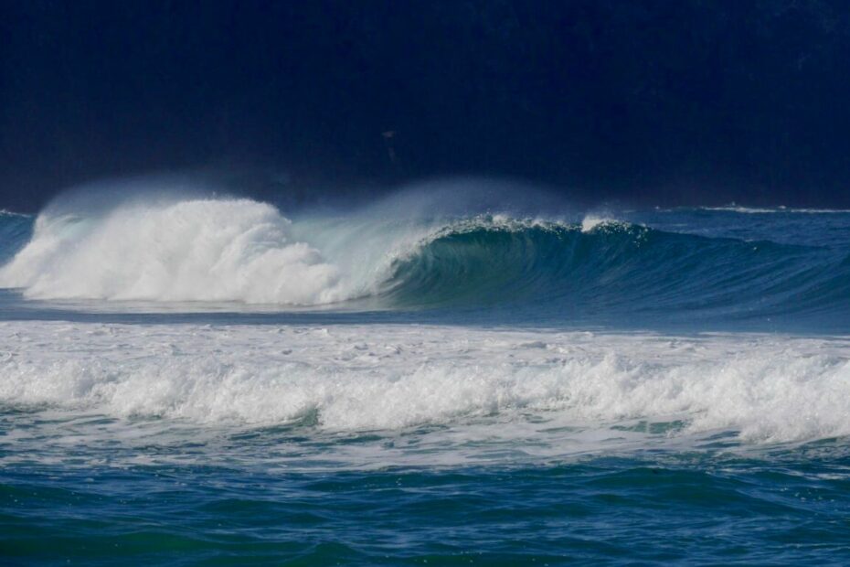 real waves, big barrels surf guide algarve