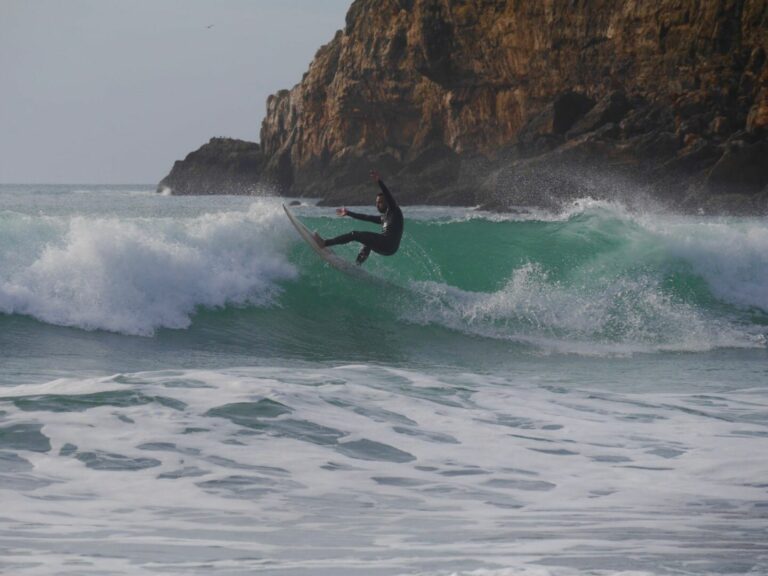 Surf guide algarve guest shredding barranco perfection