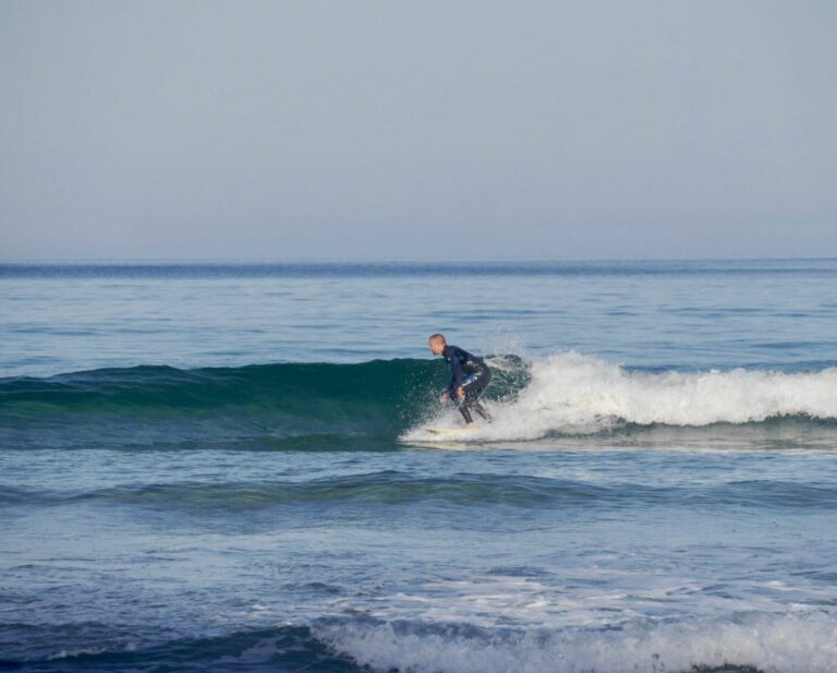 do that right thing, surfing with surf guide algarve glassy waves