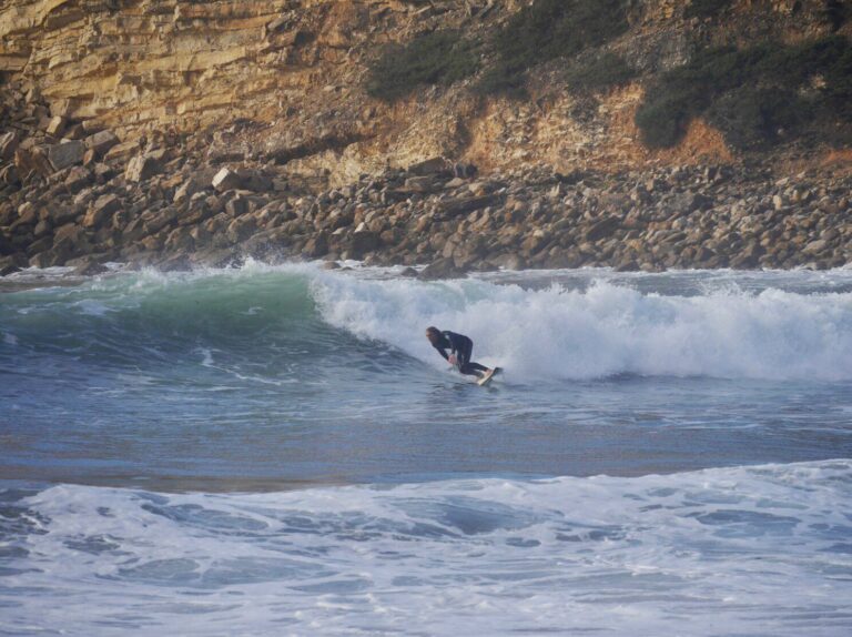 mr surf guide algarve bottom turn surfing