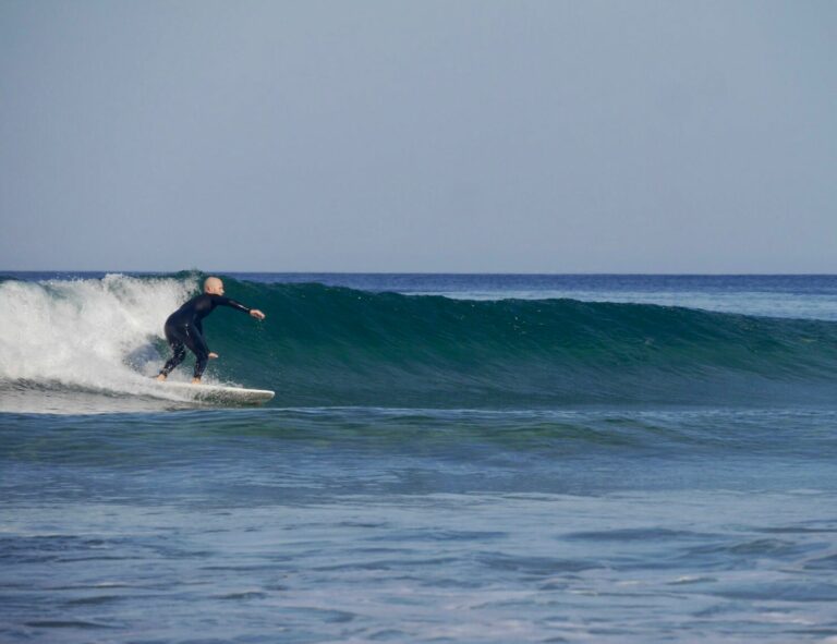 perfect waves no one out surf guide algarve