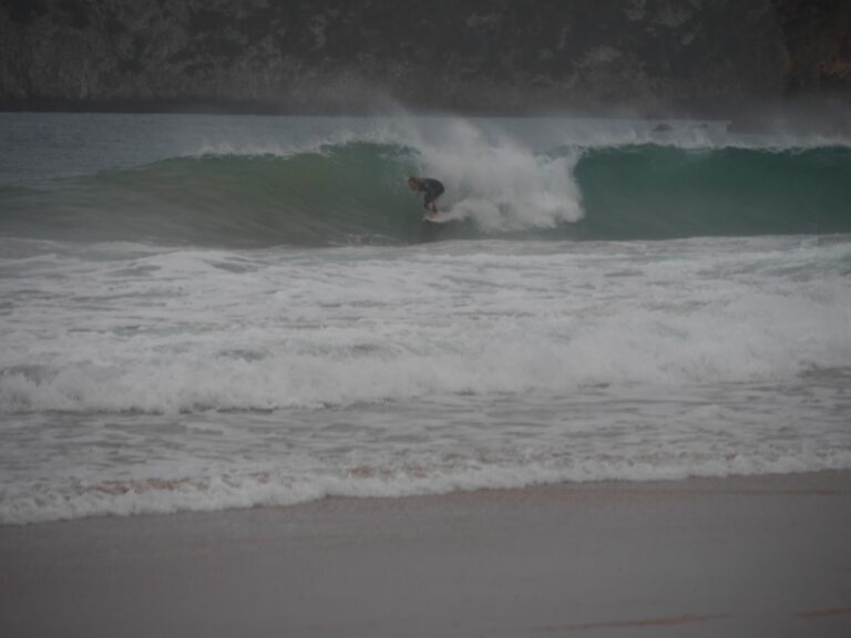 surf guide algarve going right in beliche