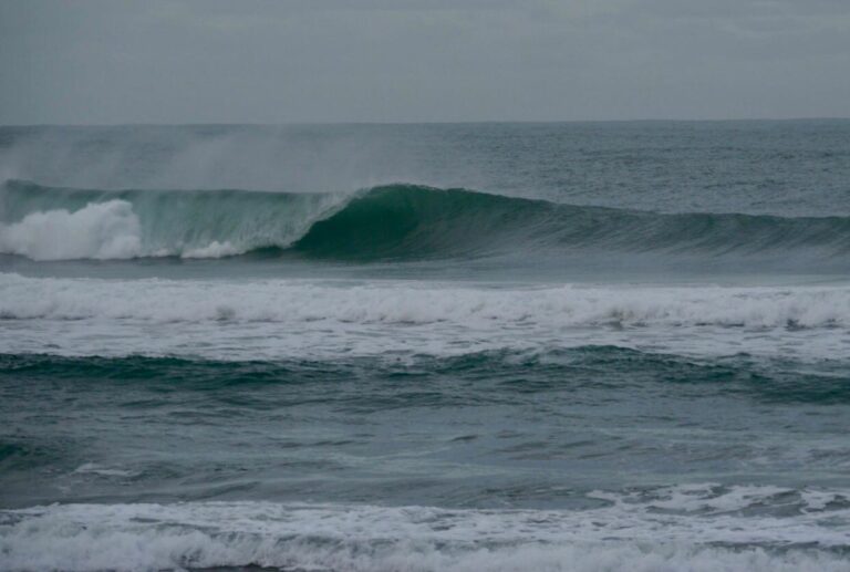 barrels west coast surf guide algarve