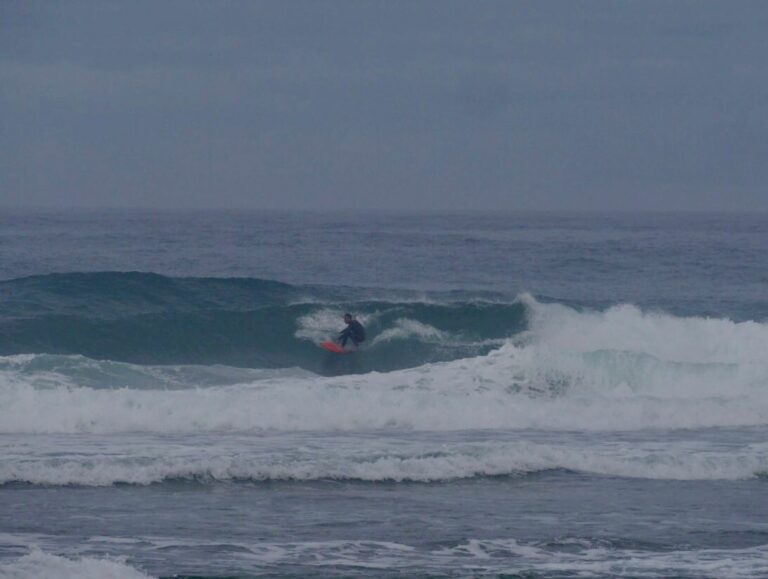 fun waves no one out, epic session with surf guide algarve