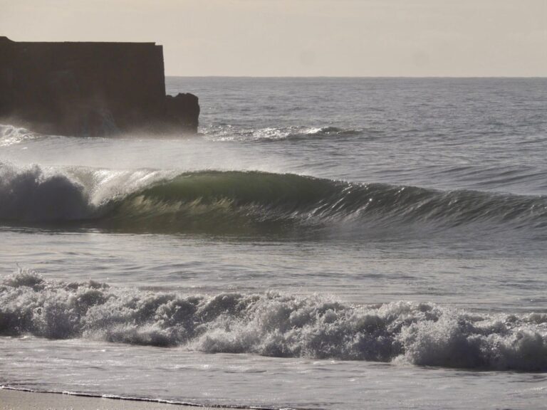 cabanas velhas surf guide algarve hollow left