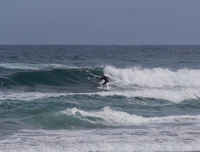 surf guide algarve vip guest on a bigger wave